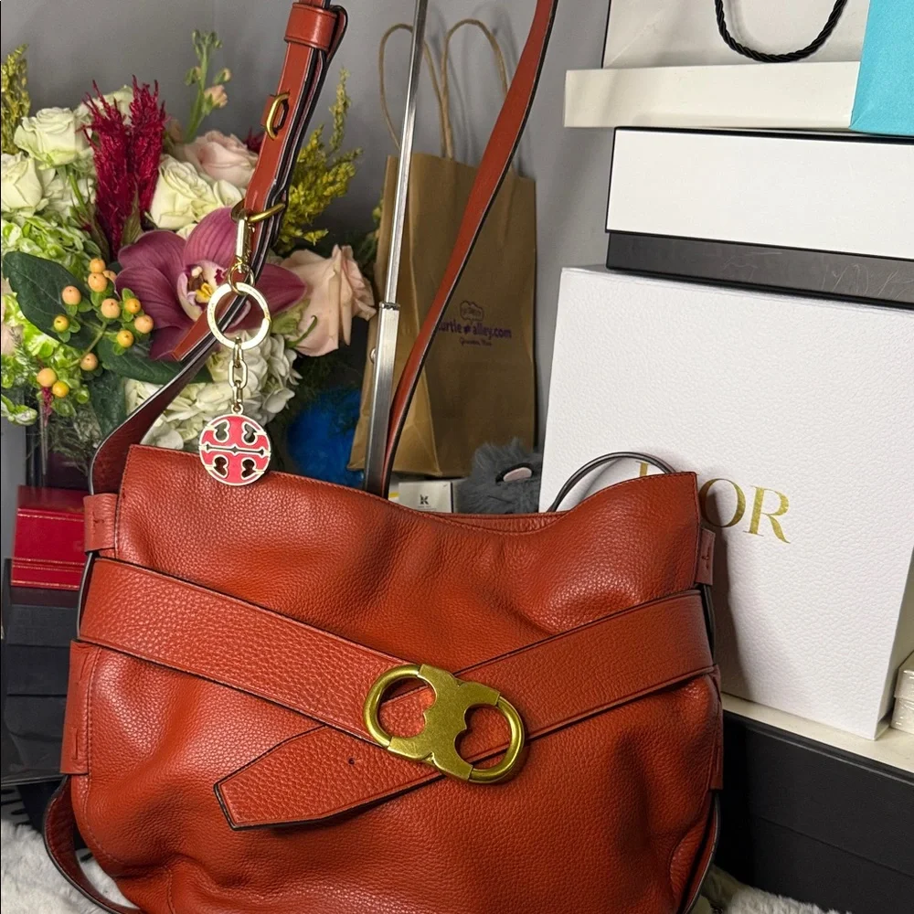 Tory Burch Gemini Link Redwood Leather Shoulder Bag with Gold tone Accent - Picture 16 of 16